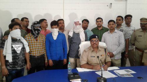 कासगंज एसपी ने बहुचर्चित बॉबी जैन हत्याकांड का किया खुलासा, शूटर समेत चार अभियुक्त गिरफ्तार कासगंज एसपी ने बहुचर्चित बॉबी जैन हत्याकांड का किया खुलासा, शूटर समेत चार अभियुक्त गिरफ्तार
