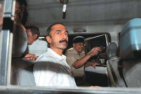 गुजरात :  पुलिस हिरासत में लिए गए पूर्व IPS संजीव भट्ट