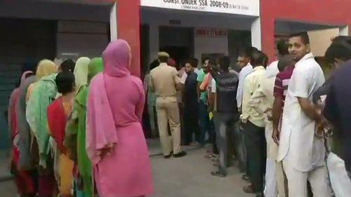 J&K निकाय चुनाव LIVE: मतदान में नहीं दिख रहा उत्साह, कई जिलो में 10% भी नहीं हुई वोटिंग