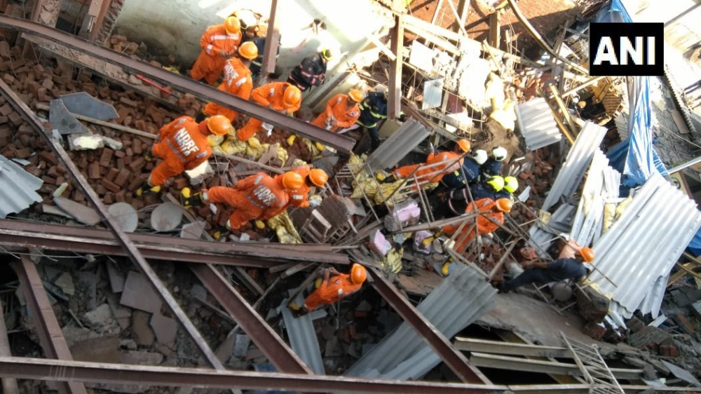मुंबई : गोरेगांव में गिरी निर्माणाधीन बिल्डिंग, 3 की मौत, 6 घायल