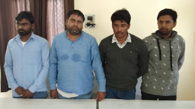UP TET : सॉल्वर गिरोह का भंडाफोड़, 6 गिरफ्तार, 2 लाख में हुआ था सौदा UP TET : सॉल्वर गिरोह का भंडाफोड़, 6 गिरफ्तार, 2 लाख में हुआ था सौदा