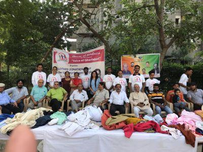 वॉयस ऑफ गाजियाबाद ने गरीबों के लिए कपडे किए वितरित