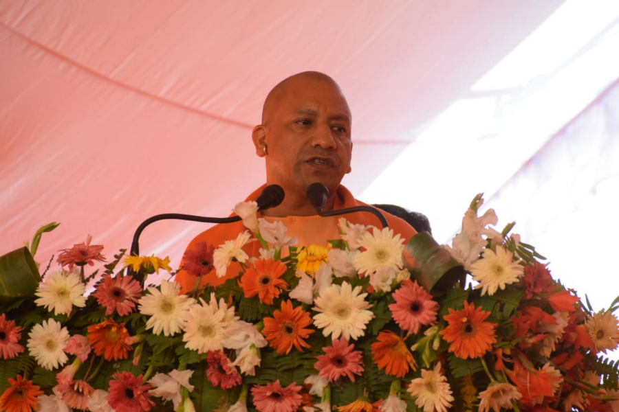 दूसरों की अच्छाई से प्रेरणा लेकर अपनी कमियों को सुधारते हुए कार्यों को मूर्तरूप देने में सहयोगी बनना ही महानता का लक्षण है: CM योगी दूसरों की अच्छाई से प्रेरणा लेकर अपनी कमियों को सुधारते हुए कार्यों को मूर्तरूप देने में सहयोगी बनना ही महानता का लक्षण है: CM योगी