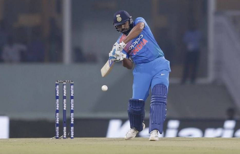 इस मामले में रोहित शर्मा ने विराट कोहली को छोड़ा पीछे, बनाया ये रिकॉर्ड!