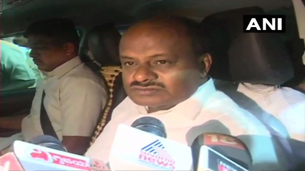 CM कुमारस्वामी बोले- हमलावरों को गोली मार दो, वीडियो वायरल होने के बाद दी ये सफाई CM कुमारस्वामी बोले- हमलावरों को गोली मार दो, वीडियो वायरल होने के बाद दी ये सफाई