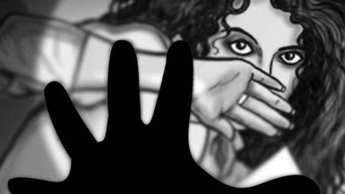मां-बेटी से बलात्कार, 7 पुलिसकर्मियों समेत 18 के खिलाफ दर्ज हुई एफआईआर मां-बेटी से बलात्कार, 7 पुलिसकर्मियों समेत 18 के खिलाफ दर्ज हुई एफआईआर