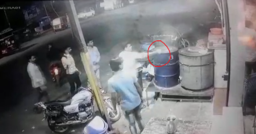 मुरादाबाद : होटल संचालक के ऊपर बदमाशों ने की फायरिंग, मचा हड़कंप! मुरादाबाद : होटल संचालक के ऊपर बदमाशों ने की फायरिंग, मचा हड़कंप!