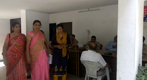 महिला का आरोप,पुलिस बचा रही है पति को, एसएसपी बोले जल्द होगी गिरफ्तारी महिला का आरोप,पुलिस बचा रही है पति को, एसएसपी बोले जल्द होगी गिरफ्तारी