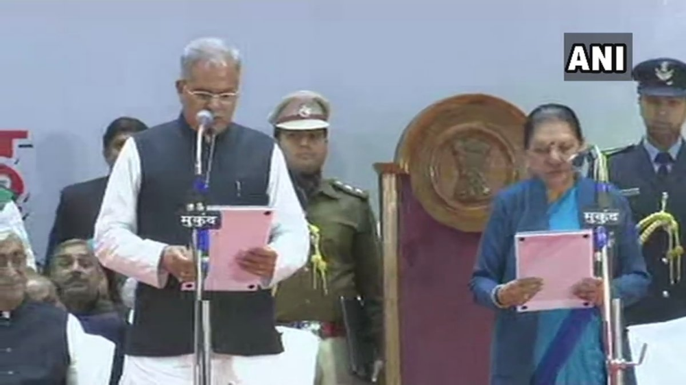 छत्तीसगढ़ LIVE : भूपेश बघेल ने ली मुख्यमंत्री पद की शपथ छत्तीसगढ़ LIVE : भूपेश बघेल ने ली मुख्यमंत्री पद की शपथ