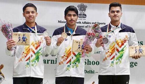 १६ वर्षीय सौरभ ने एयर पिस्टल में भारत को तीसरा स्वर्ण पदक दिलाया १६ वर्षीय सौरभ ने एयर पिस्टल में भारत को तीसरा स्वर्ण पदक दिलाया