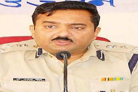 निलंबित आइपीएस अधिकारी मयंक जैन की सेवाएं समाप्त, छापों में मिली थी 100 करोड़ की अवैध संपत्ति निलंबित आइपीएस अधिकारी मयंक जैन की सेवाएं समाप्त, छापों में मिली थी 100 करोड़ की अवैध संपत्ति