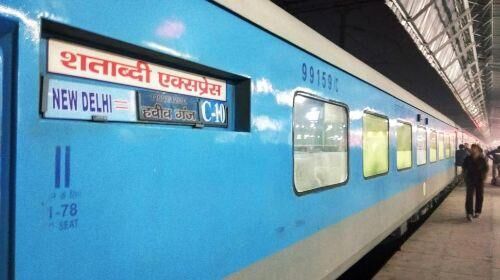 राजधानी, शताब्दी सहित 300 से ज्यादा ट्रेनों का उत्तर रेलवे ने बदला समय राजधानी, शताब्दी सहित 300 से ज्यादा ट्रेनों का उत्तर रेलवे ने बदला समय