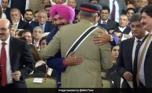 नवजोत सिंह सिद्धू के सिर पर बजरंग दल ने रखा 5 लाख का इनाम, नवजोत सिंह सिद्धू के सिर पर बजरंग दल ने रखा 5 लाख का इनाम,