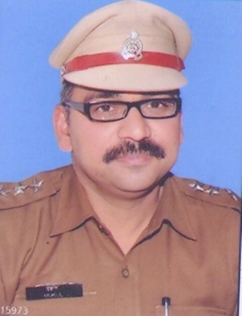 फायरिंग में घायल एसपी सिटी मुकुल द्विवेदी और SHO संतोष यादव की मौत फायरिंग में घायल एसपी सिटी मुकुल द्विवेदी और SHO संतोष यादव की मौत