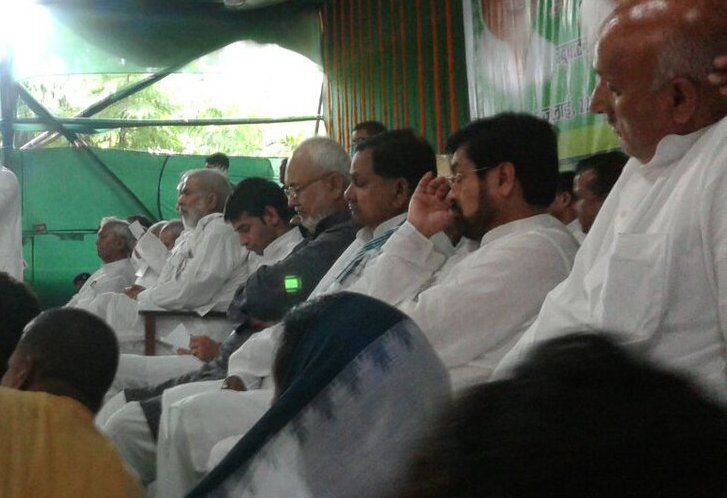 प्रेस से हो इसलिए इज्जत करते है वरना औकात ..... - तेजप्रताप प्रेस से हो इसलिए इज्जत करते है वरना औकात ..... - तेजप्रताप