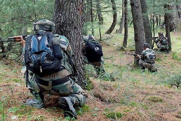 जम्मू कश्मीर: हंडवाड़ा में सेना के कैंप पर हमला, मारे गए तीन आतंकी