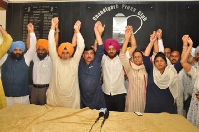 पूर्व हॉकी खिलाडी व आईपीएस अफसर सुरिंदर सिंह सोढ़ी आप में शामिल