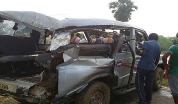 गाजीपुर: मंगई नदी में बेकाबू गाड़ी गिरने से आठ लोगों की मौत गाजीपुर: मंगई नदी में बेकाबू गाड़ी गिरने से आठ लोगों की मौत