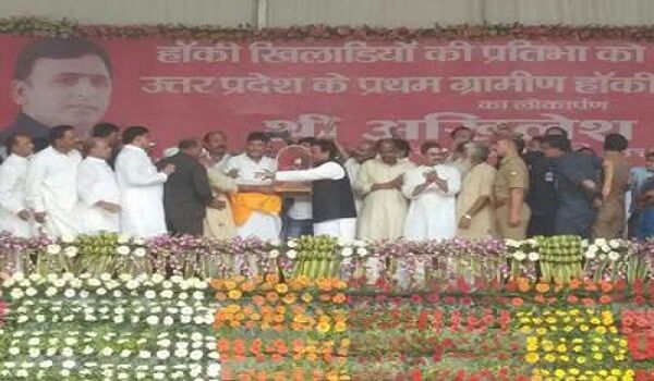 गाजीपुर: अखिलेश ने की वादों की बरसात, परियोजनाओं के लिए 150 करोड़ रुपए गाजीपुर: अखिलेश ने की वादों की बरसात, परियोजनाओं के लिए 150 करोड़ रुपए