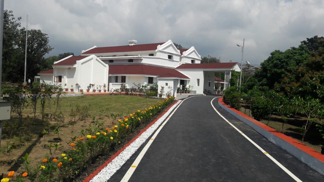 राष्ट्रपति पहुंचे देहरादून, करेंगें केदारनाथ के दर्शन राष्ट्रपति पहुंचे देहरादून, करेंगें केदारनाथ के दर्शन