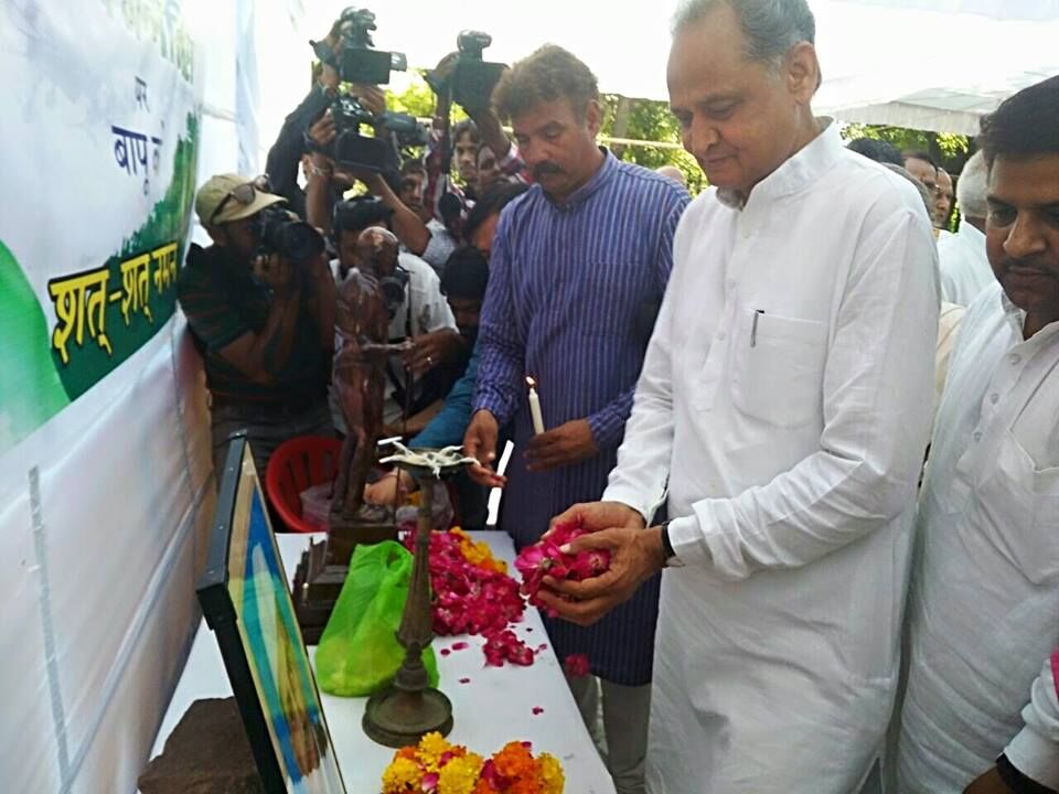 दिग्विजय एमपी में ध्यान देते तो कांग्रेस का ऐसा हाल नहीं होता - अशोक गहलोत