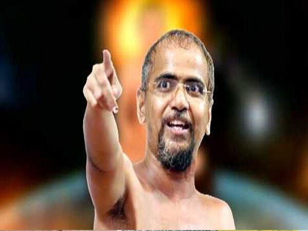 केजरीवाल पर जैन मुनि का निशाना, कहा-डायन भी एक...