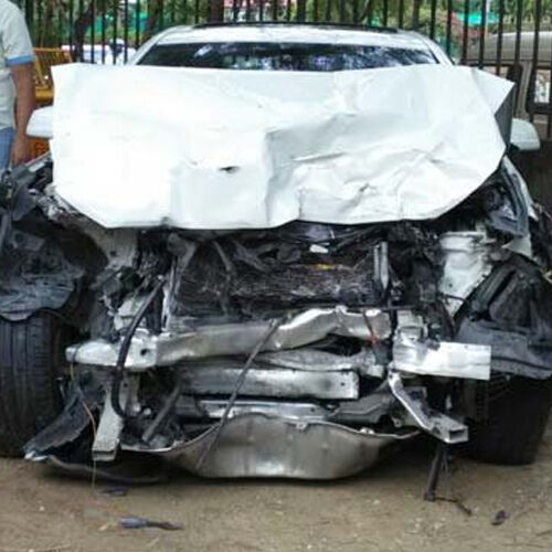 विधायक की तेज रफ़्तार कार ने कुचला तीन को विधायक की तेज रफ़्तार कार ने कुचला तीन को