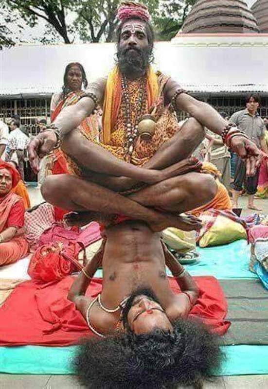 ये भी देखो दो साधू तपस्या में लीन