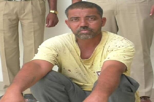 छोटी सी गलती को लेकर बीच सड़क पर, बाप ने काटी बेटी की गर्दन छोटी सी गलती को लेकर बीच सड़क पर, बाप ने काटी बेटी की गर्दन