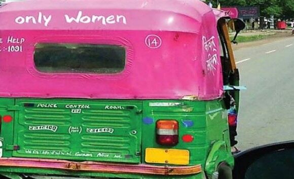 एसएसपी गाजियाबाद ने महिलाओं के लिए पिंक ऑटो सेवा शुरू की