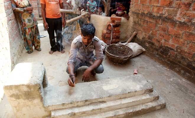 एक ऐसा गांव जहां हर घर में है कब्र, लोग ईद की दुआ में भी मांगते हैं कब्रिस्तान