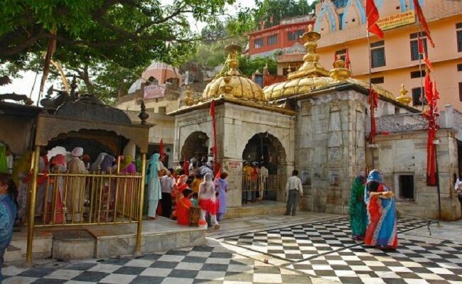माता का ऐसा शक्तिपीठ जिसकी ज्वाला अकबर भी बुझा नहीं पाया, जानें क्या हैं रहस्य माता का ऐसा शक्तिपीठ जिसकी ज्वाला अकबर भी बुझा नहीं पाया, जानें क्या हैं रहस्य