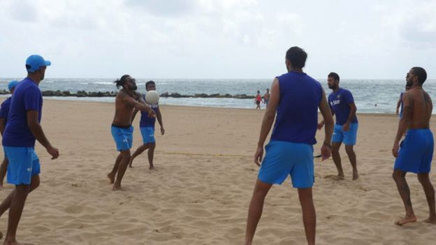 देखें फोटो, वेस्टइंडीज पहुंची टीम इंडिया की मस्ती और कोहली का योग देखें फोटो, वेस्टइंडीज पहुंची टीम इंडिया की मस्ती और कोहली का योग