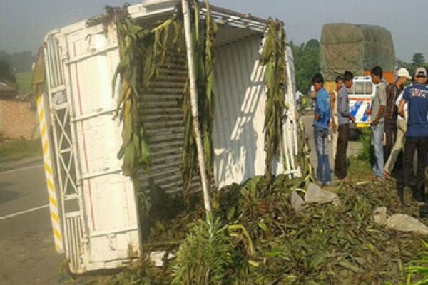 बिहार : मधुबनी में सड़क किनारे सो रहे चार लोगों को ट्रक ने रौंदा, मौत बिहार : मधुबनी में सड़क किनारे सो रहे चार लोगों को ट्रक ने रौंदा, मौत