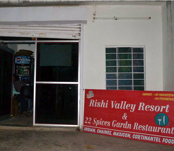 पुष्कर में रेव पार्टी का भंडाफोड़, अर्धनग्न हालत में मिले पर्यटक, झुक गई आंखें