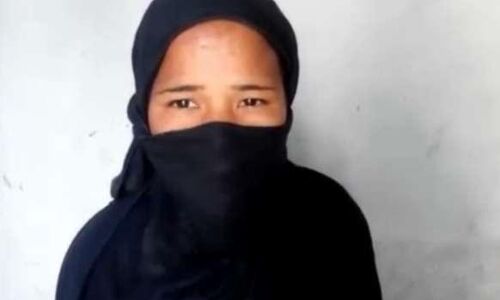 पीड़ित भाई ने गांव के दबंग के खिलाफ कार्रवाई नहीं करने पर आत्मदाह की धमकी दी, पुलिस नहीं कर कार्यवाही पीड़ित भाई ने गांव के दबंग के खिलाफ कार्रवाई नहीं करने पर आत्मदाह की धमकी दी, पुलिस नहीं कर कार्यवाही