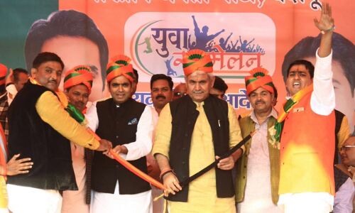 रेल मंत्री ने दी कासगंज बरेली को सौगात, तीन जोड़ी नई ट्रेन चलेंगी