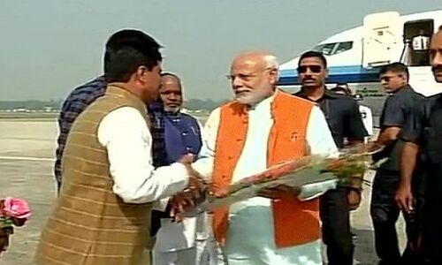 प्रधानमंत्री नरेंद्र मोदी पहुंचे गाजीपुर, कुछ ही देर में करेंगे जनसभा को संबोधित प्रधानमंत्री नरेंद्र मोदी पहुंचे गाजीपुर, कुछ ही देर में करेंगे जनसभा को संबोधित