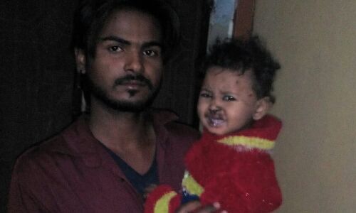 वाह री कानपुर देहात पुलिस: जब दो वर्षीय आरोही को पिता से मिलवाया, रेल दुर्घटना में परिवार से अलग हुई थी