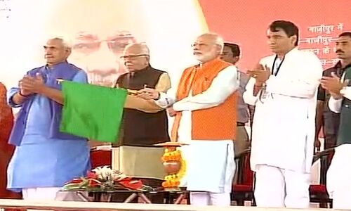 PM नरेंद्र मोदी ने गाजीपुर में रेल परियोजनाओं की शुरूआत की PM नरेंद्र मोदी ने गाजीपुर में रेल परियोजनाओं की शुरूआत की