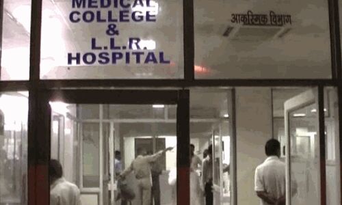 कानपुर- हैलट अस्पताल में इलाज न मिलने से मरीज की मौत