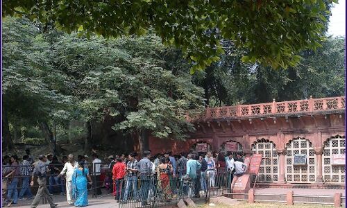 ताज पर आज से नहीं मिलेगी ईटिकट, हड़ताल पर कर्मचारी ताज पर आज से नहीं मिलेगी ईटिकट, हड़ताल पर कर्मचारी