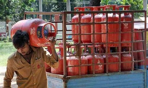 खुशखबरी: अब हर महीने LPG सिलेंडर के नहीं बढ़ेंगे दाम, सरकार कर सकती है ये बड़ा ऐलान खुशखबरी: अब हर महीने LPG सिलेंडर के नहीं बढ़ेंगे दाम, सरकार कर सकती है ये बड़ा ऐलान