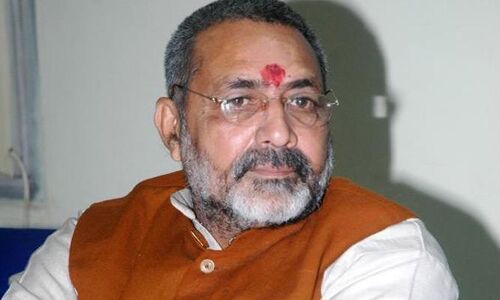 गिरिराज सिंह के पटना पहुंचने पर बेकाबू हुए समर्थक, CISF जवानों से भिड़े