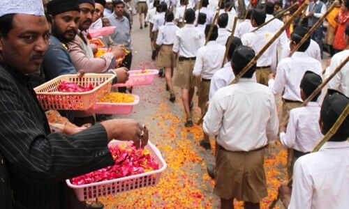 मस्जिद में खाकी निक्कर व भगवा पट्टी का हुआ सम्मान! मस्जिद में खाकी निक्कर व भगवा पट्टी का हुआ सम्मान!