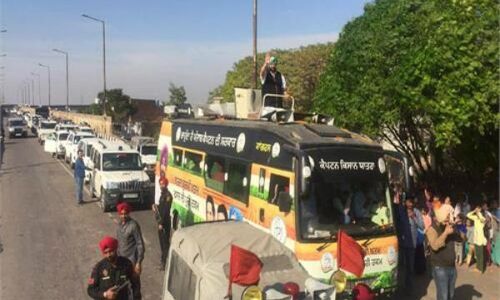 पटियालाः रोड शो के दौरान खराब हुआ हाईटेक रथ, ओपन जीप में करना पड़ा शो पटियालाः रोड शो के दौरान खराब हुआ हाईटेक रथ, ओपन जीप में करना पड़ा शो