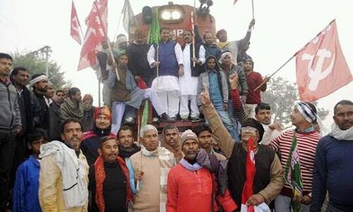 क्युल -गया सवारी ट्रेन को राजद और सीपीआई के कार्यकर्ताओं ने रोका