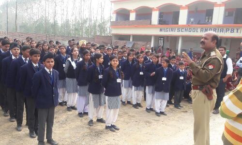 अमरिया थाना अध्यक्ष ने दी नील गिरी कान्बेट स्कूल में बच्चो को यातायात के नियमों के बारे में जानकारी अमरिया थाना अध्यक्ष ने दी नील गिरी कान्बेट स्कूल में बच्चो को यातायात के नियमों के बारे में जानकारी