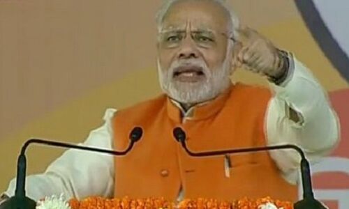 बैंक के बाहर वो कतार लगाए है जो इमानदार, बेईमान लोग तो गरीबों के घर पर कतार लगाएं है- PM मोदी