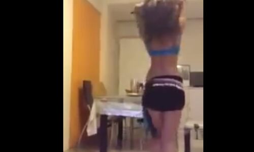 वायरल वीडियो! लड़की ने किया बाथरूम में 25 लड़कों के साथ बारी बारी से ....